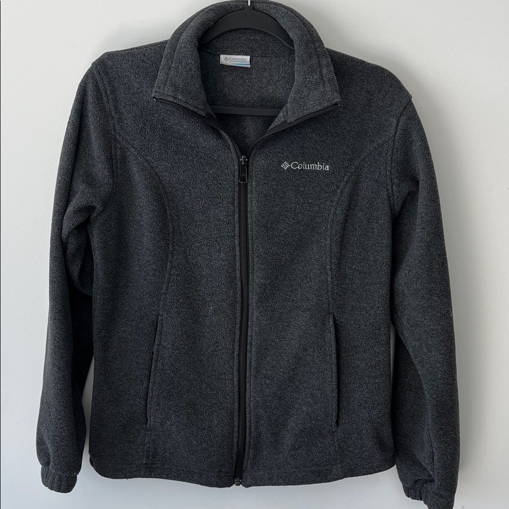 Columbia Charcoal Full-Zip Fleece Jacket.
Size: Women XS
Gently used.